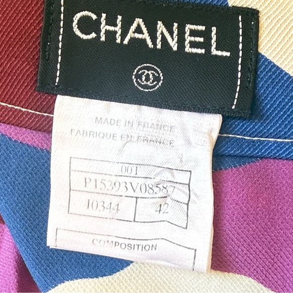 Vintage Chanel Boucle Jacket and Skirt Set 2000 Spring/Summer Runway Collection - Picture 15 of 16